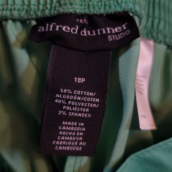 Lot of 2 Alfred Dunner Studio Capri Pants 18P Classic Fit Green Tan New With Tag - Picture 7 of 16